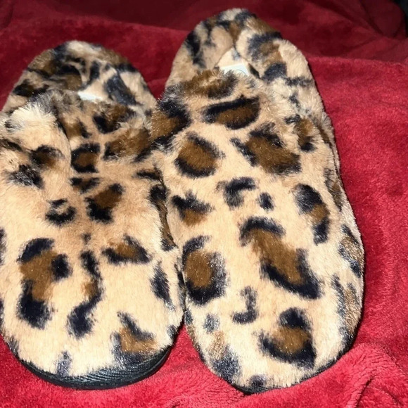 Jessica Simpson snugly plush leopard home slipper Sz 7 - Picture 4 of 8
